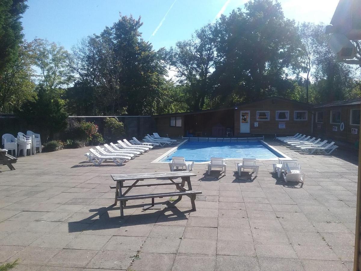 Caban Cwtch Villa Cenarth Bagian luar foto
