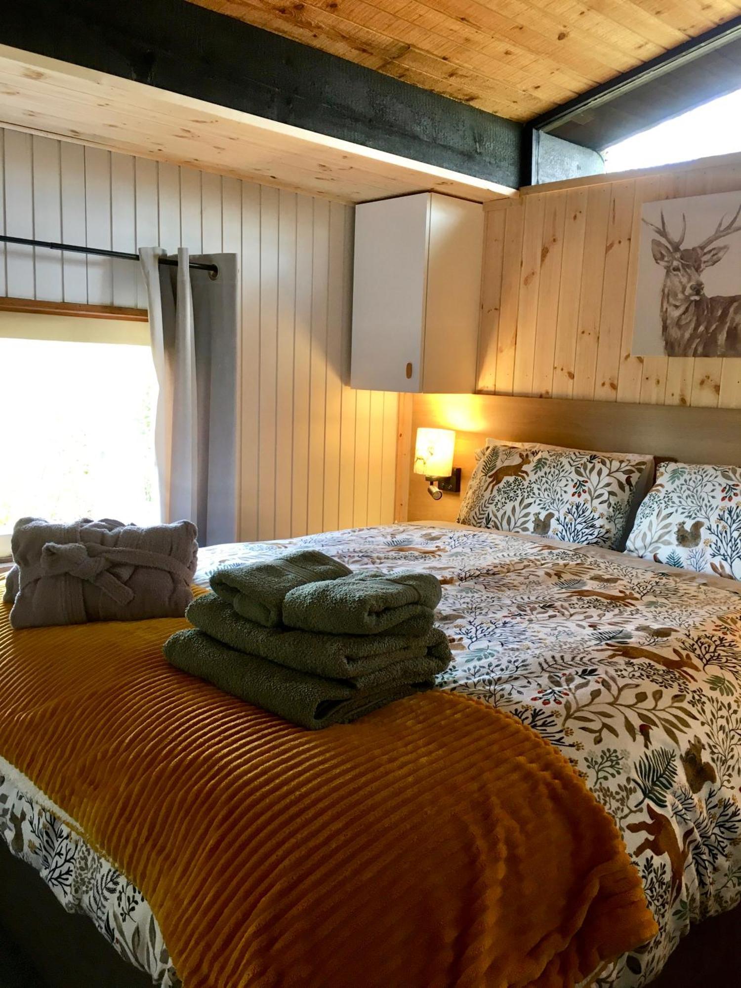 Caban Cwtch Villa Cenarth Bagian luar foto