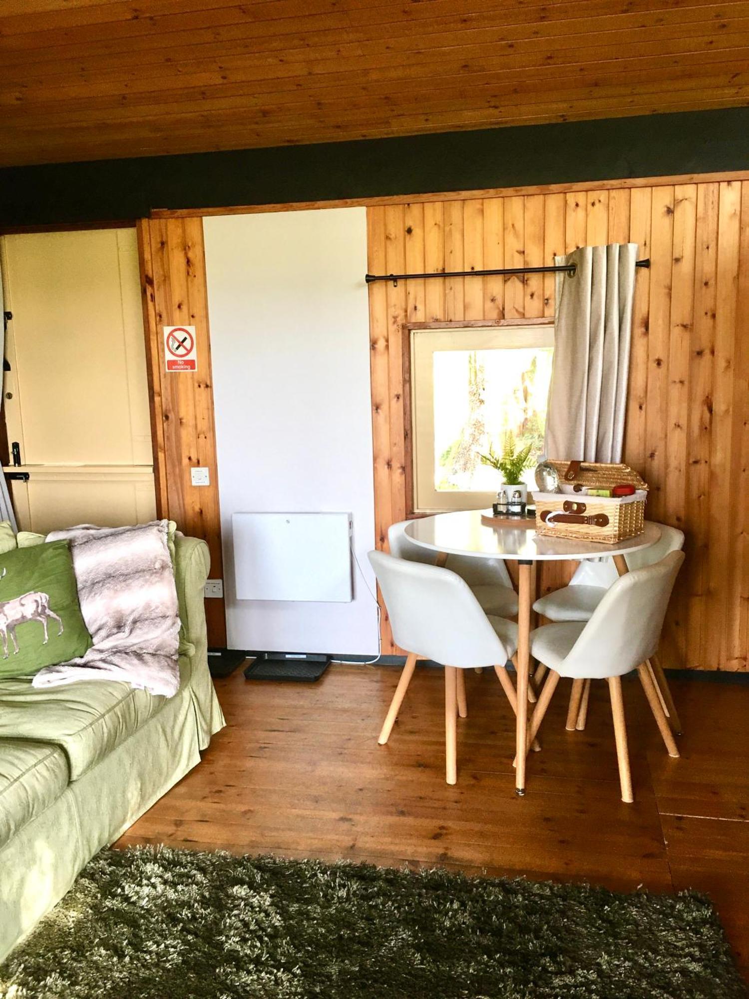 Caban Cwtch Villa Cenarth Bagian luar foto
